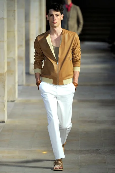 Look 28